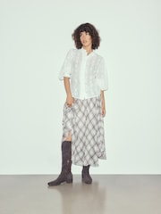 رمادي - Forever Comfort® Chisel Toe Knee High Leather Sock Boots - صورة 2 من 4