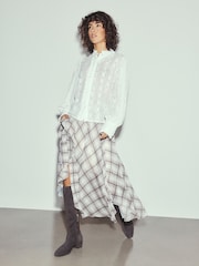 رمادي - Forever Comfort® Chisel Toe Knee High Leather Sock Boots - صورة 4 من 4
