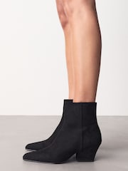 Itim - Forever Comfort® Pointed Toe Ankle Boots - Larawan 2 ng 8