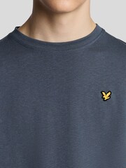 אפור - Lyle & Scott חולצת טי ספורטיבית בייסיק - תמונה 3 מתוך 6