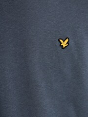 אפור - Lyle & Scott חולצת טי ספורטיבית בייסיק - תמונה 6 מתוך 6