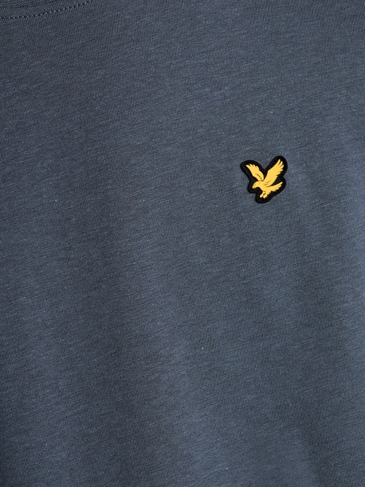 אפור - Lyle & Scott חולצת טי ספורטיבית בייסיק - תמונה 6 מתוך 6