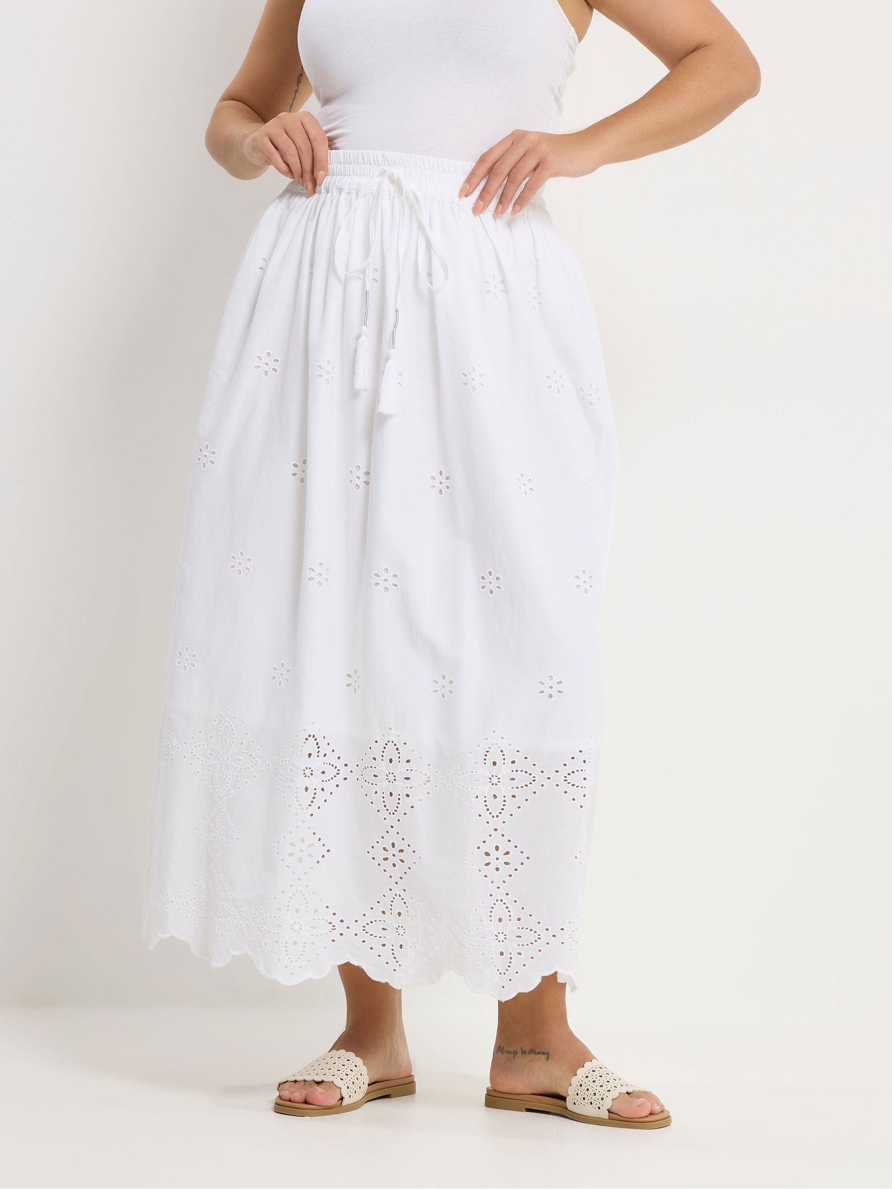 Yours Women's White Broderie Anglaise Maxi Skirt In | Size: 26-28 - Image 2