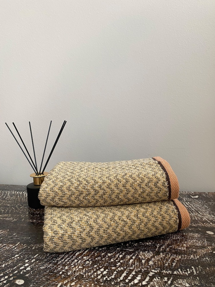 Casa Lusso Set of 2 Dark Ivy Quadro Oblique 100 Turkish Cotton Luxury Hand Towels - Image 1 of 4