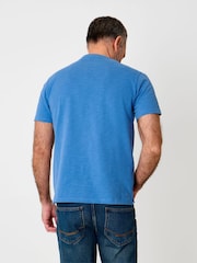 أزرق دنيم - تيشرت بياقة صغيرة مصنوع من قطن ناعم من Saltwell - Image 2 of 4