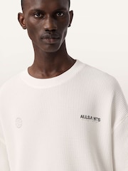 Allsaints חולצת טי עם צווארון עגול ושרוולים ארוכים ועיטור מגן - תמונה 2 מתוך 8