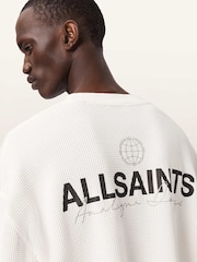 Allsaints חולצת טי עם צווארון עגול ושרוולים ארוכים ועיטור מגן - תמונה 4 מתוך 8