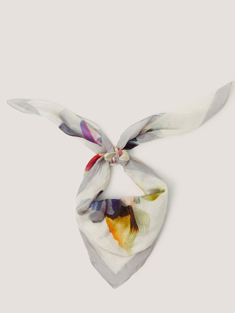 כחול - Monsoon Aimee Lou Large Floral Silk Scarf - תמונה 1 מתוך 2 כחול - Monsoon Aimee Lou Large Floral Silk Scarf - תמונה 1 מתוך 2