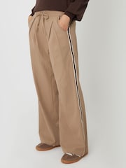 Braun - Threadbare Pleated Side Stripe Wide Leg Trousers - Bild 2 von 5