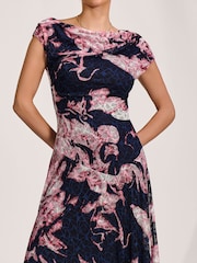 Jolie Moi asymmetrisk Maxikjole med drapert Print i blonder - Bilde 5 av 7