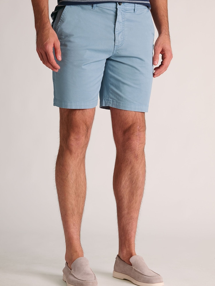 أزرق - Brook Taverner Garment Dyed Stretch Cotton Shorts - صورة 1 من 4