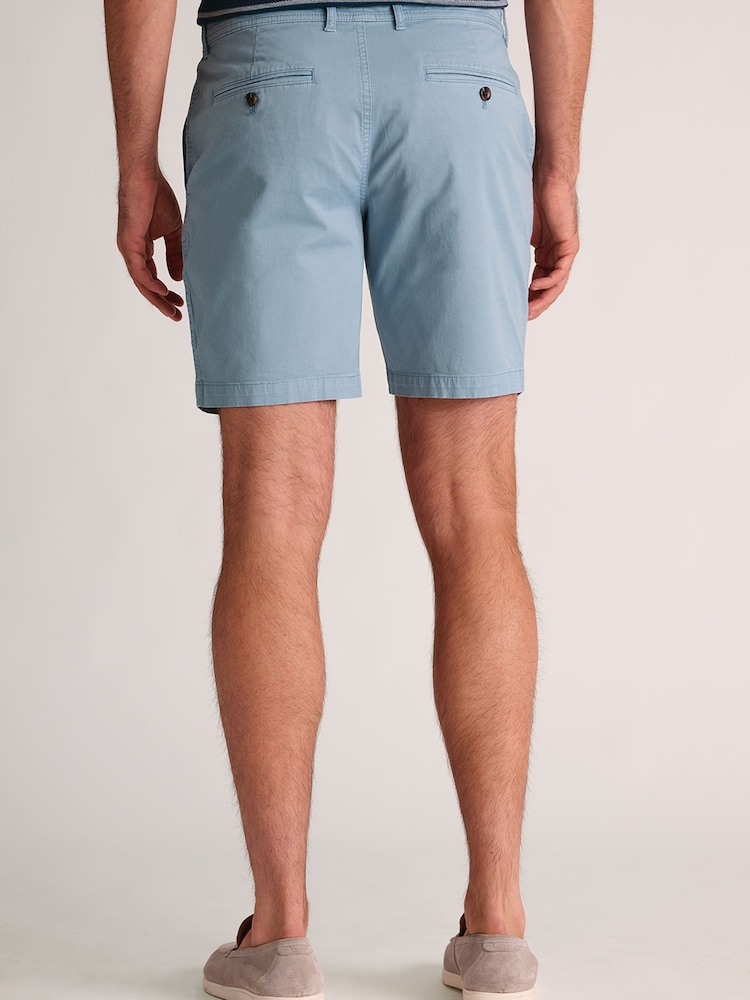 أزرق - Brook Taverner Garment Dyed Stretch Cotton Shorts - صورة 2 من 4