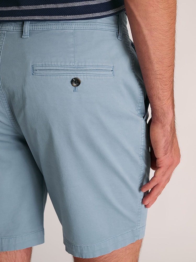 أزرق - Brook Taverner Garment Dyed Stretch Cotton Shorts - صورة 4 من 4