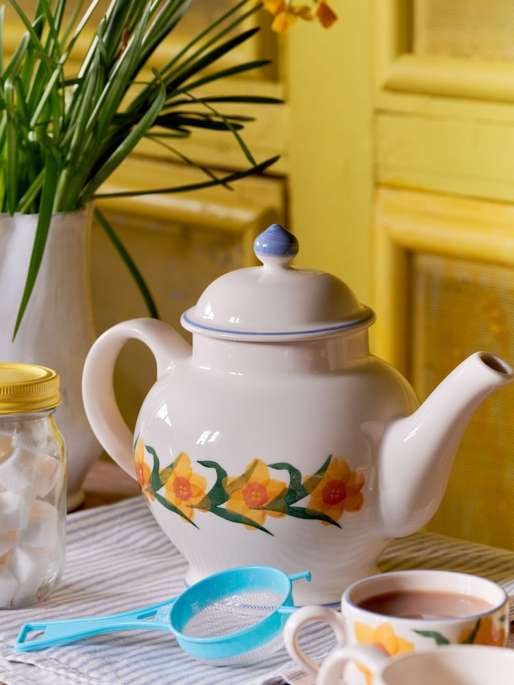 Emma Bridgewater Cream Windblown Daffodils 4 Mug Teapot - Image 1 of 6