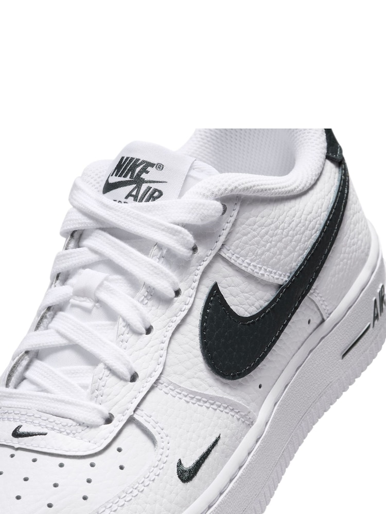 Nike White/Dark Green Youth Air Force 1 Trainers - Image 9 of 9