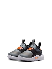 Nike Black Chrome Infant Flex Runner 4 Trainers - Image 5 of 9