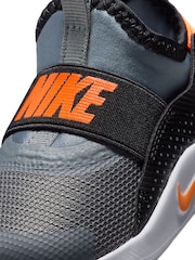 Nike Black Chrome Infant Flex Runner 4 Trainers - Image 9 of 9