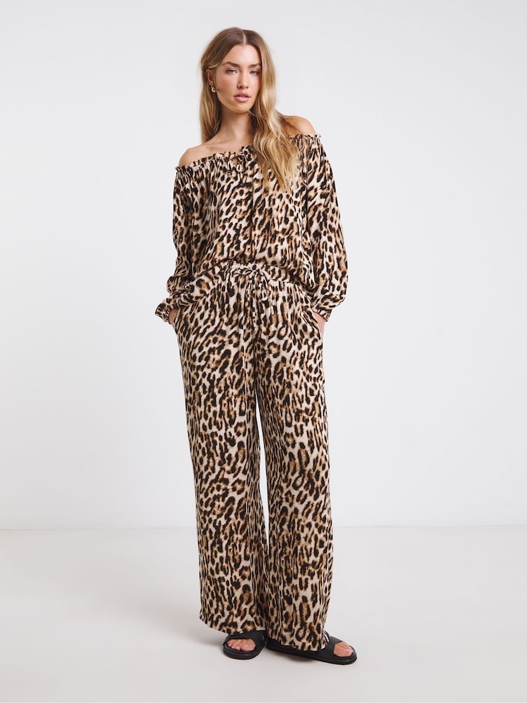 Коричневый - Simply Be Tie Waist Crinkle Wide Leg Trousers - Изображение 2 из 5