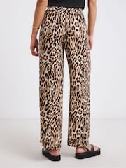 Коричневый - Simply Be Tie Waist Crinkle Wide Leg Trousers - Изображение 5 из 5