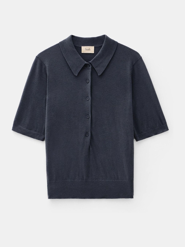 Grau - Hush Fine Knit Short Sleeve Polo Top - Bild 5 von 5 Grau - Hush Fine Knit Short Sleeve Polo Top - Bild 5 von 5