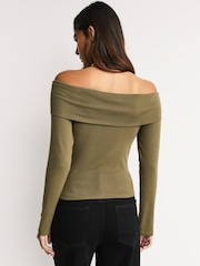 Verde caqui - Off-The-Shoulder Twist Long Sleeve Top with TENCEL™ Lyocell - Imagen 4 de 8