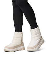 Botas Columbia Snowtrot Brancas de Cano Médio - Imagem 1 de 10