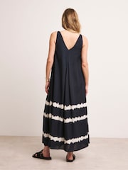 JD Williams Black Mix Pleat Border Print Maxi Dress - Image 2 of 6