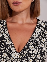 Live Unlimited Black Petite Curve Petite Black floral Print Puff Sleeve Midi Dress - Image 5 of 7