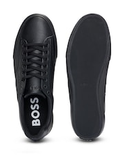 Schwarz/dunkel - BOSS Faux-Leather Trainers With Plain And Grained Textures - Bild 2 von 2
