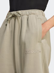 adidas Originals Green Essentials Linear Loose Cuffed Joggers - Image 3 of 5