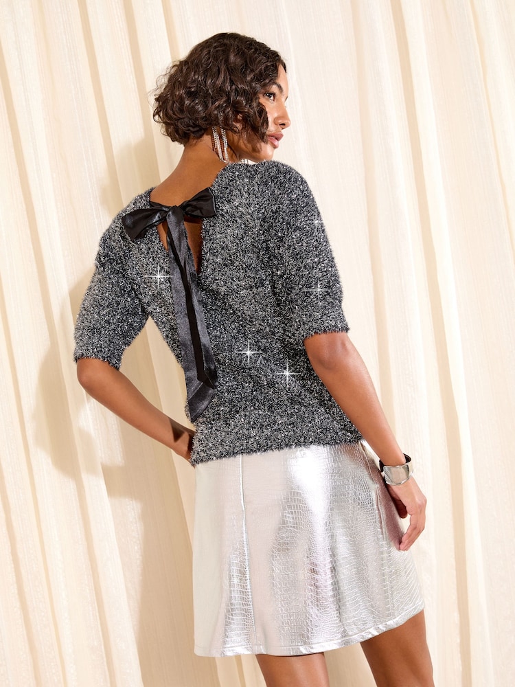 Friends Like These Satin Bow Tinsel T-Shirt - صورة 4 من 4 Friends Like These Satin Bow Tinsel T-Shirt - صورة 4 من 4