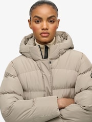 Natur - Superdry Hooded Sports Puffer Mid Length Jacket - Bild 5 von 7