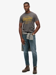 Gris - Superdry VI Classic T-Shirt - Imagen 3 de 6
