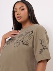 Yours Curve Brown Applique Drop Shoulder 100% Cotton T-Shirt - Image 4 of 5