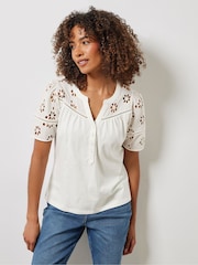 Blanco - M&Co Woven Broderie Sleeve 100% Cotton T-Shirt - Imagen 2 de 4