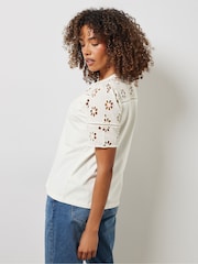 Blanco - M&Co Woven Broderie Sleeve 100% Cotton T-Shirt - Imagen 4 de 4