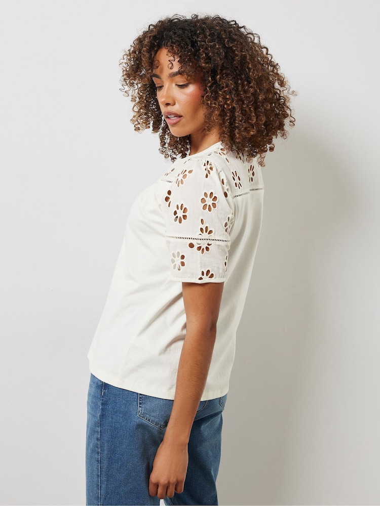 Blanco - M&Co Woven Broderie Sleeve 100% Cotton T-Shirt - Imagen 4 de 4