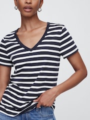 Rayas azul marino - Camiseta con cuello en V favorita de Gap - Imagen 4 de 5