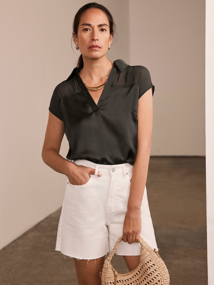 Mint Velvet Khaki Satin V-Neck Top - Imagen 1 de 8