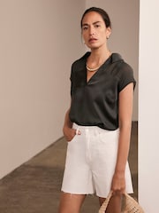 Mint Velvet Khaki Satin V-Neck Top - Imagen 5 de 8
