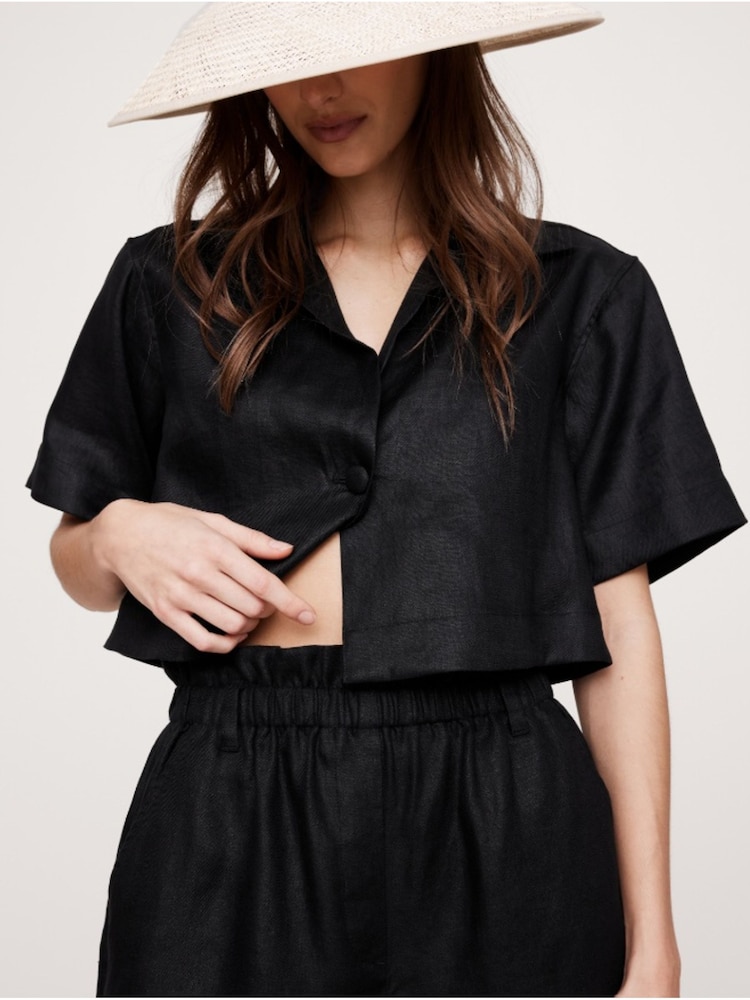 Banana Republic Black Linen Paperbag-Waist Pull On 3.5" Shorts - Image 3 of 3 Banana Republic Black Linen Paperbag-Waist Pull On 3.5" Shorts - Image 3 of 3