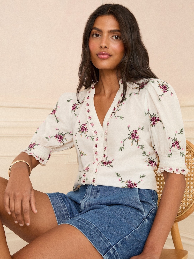 Love & Roses Embroidered Short Sleeve Blouse - Imagem 2 de 4