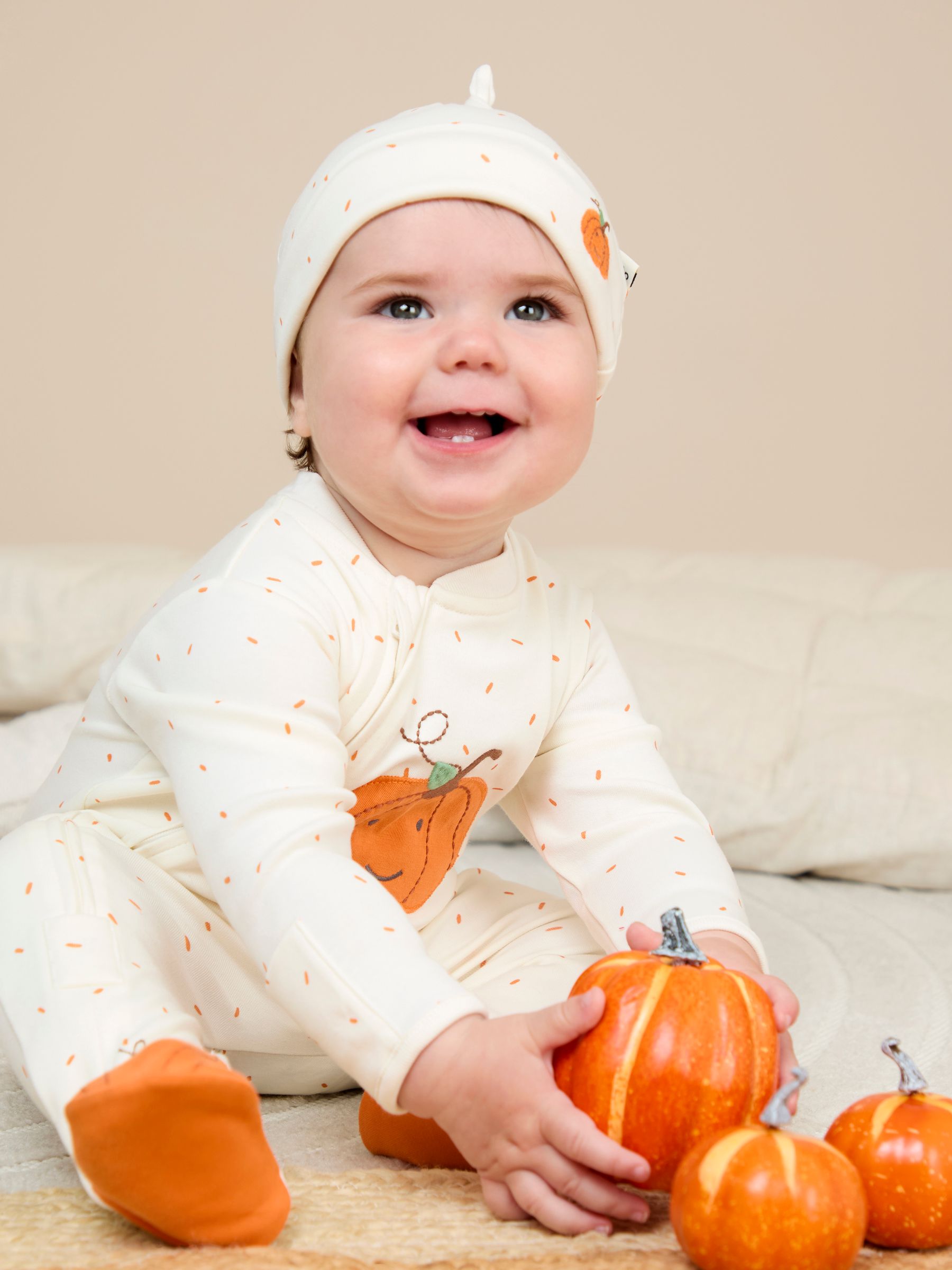 JoJo Maman Bébé Cream Speckled Pumpkin Appliqué Sleepsuit & Hat Set view 1