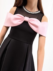 Lipsy Cold Shoulder Bow Occasion Dress (5-16yrs) - صورة 4 من 4
