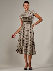 Jolie Moi Black Jersey Capped Sleeve Pleated Midi Dress - Image 4 of 6