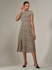 Jolie Moi Black Jersey Capped Sleeve Pleated Midi Dress - Image 5 of 6