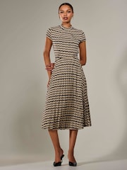 Jolie Moi Black Jersey Capped Sleeve Pleated Midi Dress - Image 6 of 6