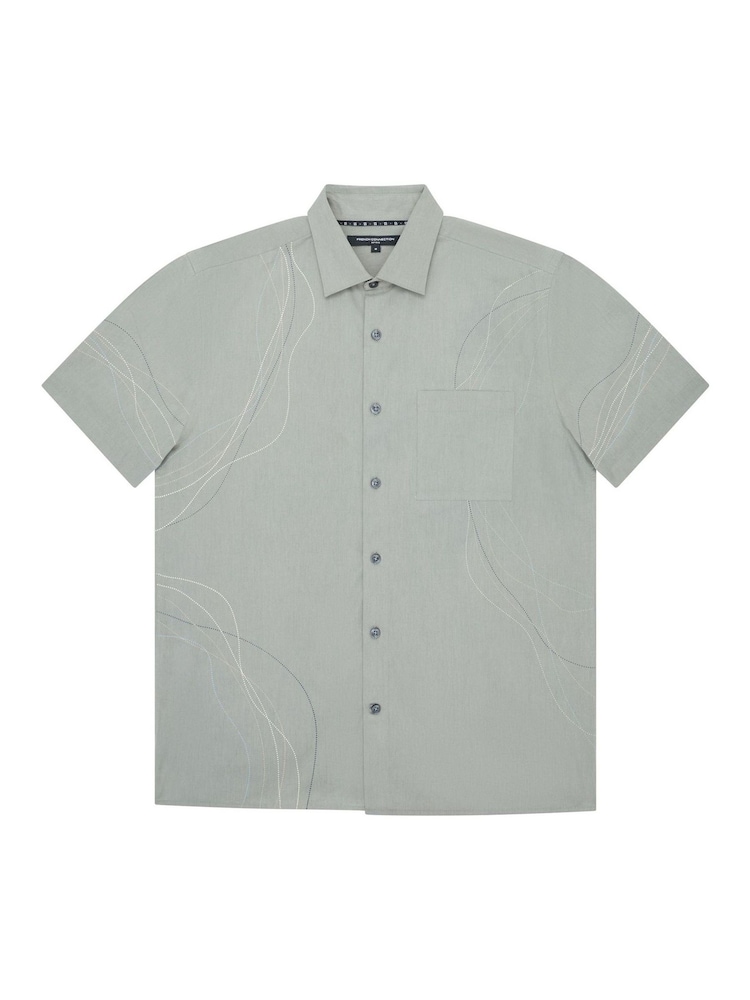 Camisa de algodão French Connection com estampa de rabiscos e manga curta, bolso no peito e botões - Imagem 3 de 3
