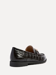 Luz marrom - Linzi Maison Croc Effect Loafers With Buckle Detail - Imagem 4 de 6