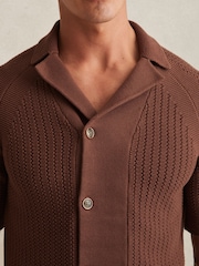 TABAKBRAUN - Reiss Alphonso Cotton Textured-Knit Cuban-Collar Shirt - Bild 4 von 6